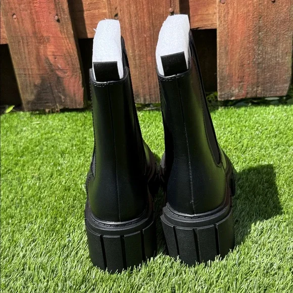Black Chelsea Platform Boots - Women's Chunky Ankle Boot - Picture 3 of 9